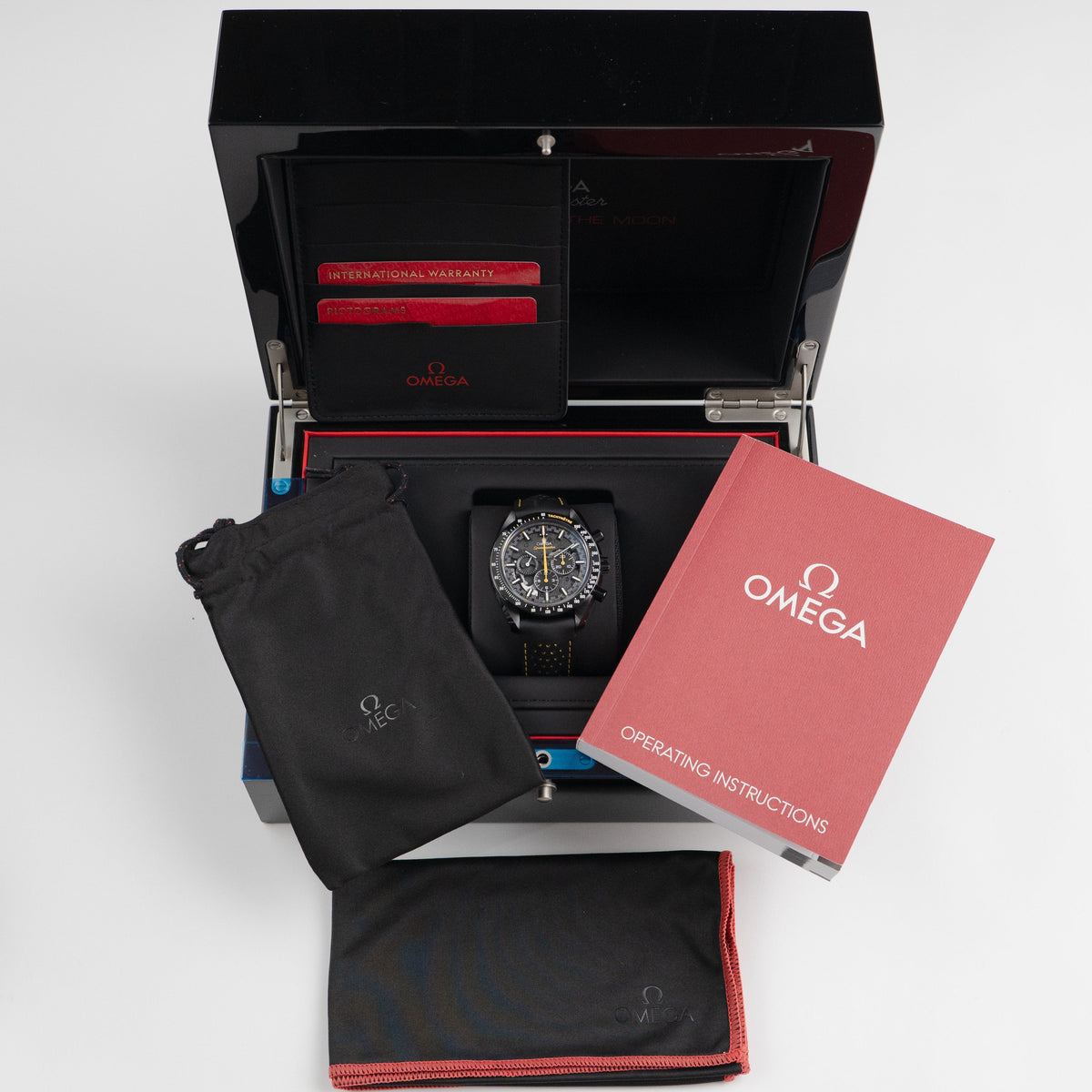 Omega Speedmaster 311.92.44.30.01.001 Dark Side of the Moon Apollo 8 Edition Black Ceramic Black Dial (2021) 44.25 MM