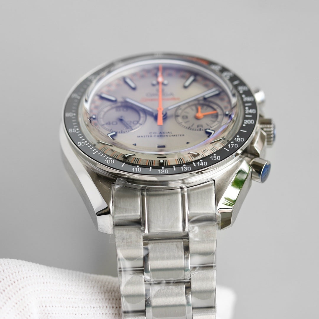 Omega Speedmaster Chronograph Silbernes Zifferblatt