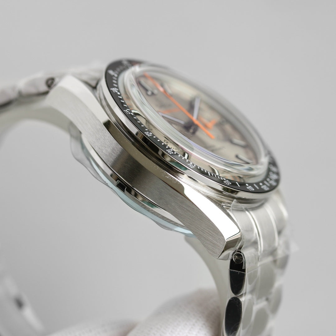 Omega Speedmaster Chronograph Silbernes Zifferblatt