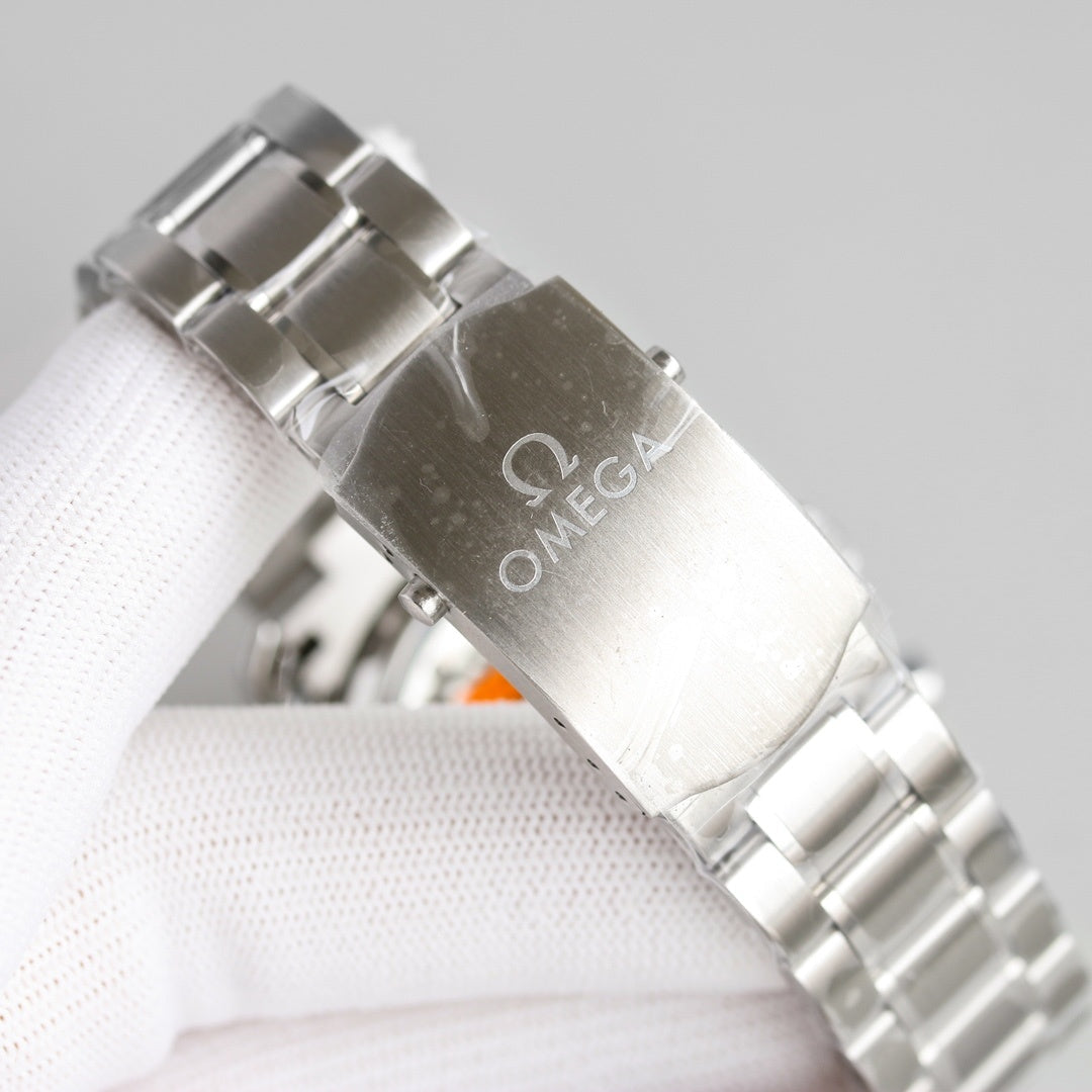 Omega Speedmaster Chronograph Silbernes Zifferblatt