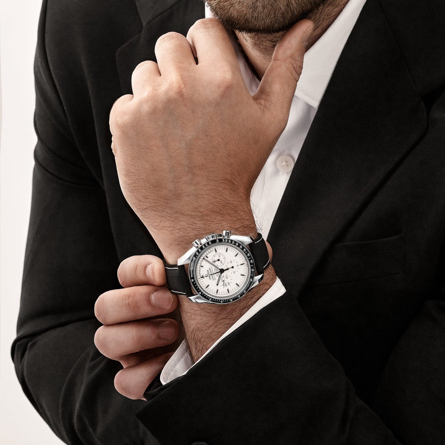 Omega Speedmaster 311.32.42.30.04.003 Silver Snoopy Apollo XIII 45th Anniversary Edition Stainless Steel White Dial Limited Edition of 1970 (2015)