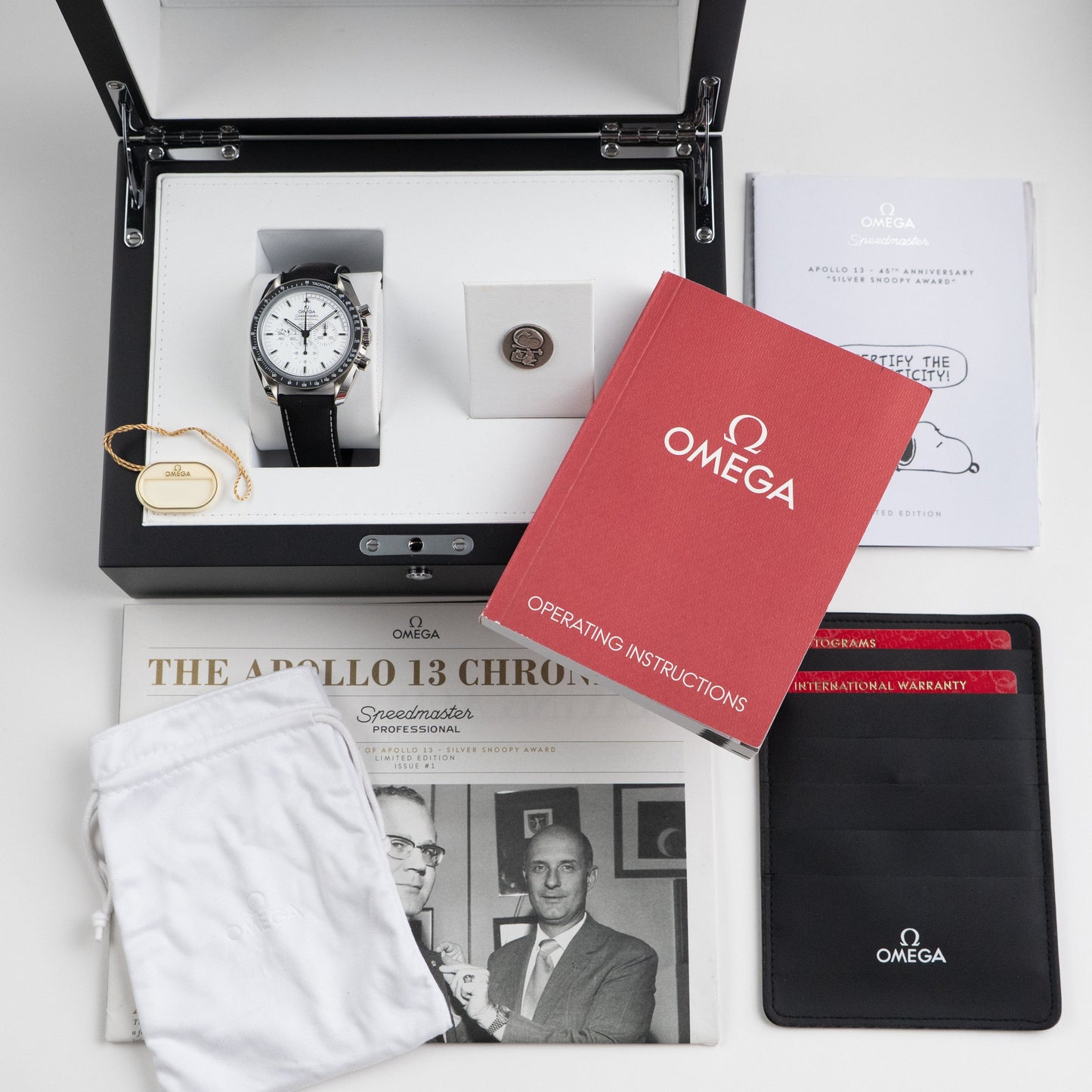 Omega Speedmaster 311.32.42.30.04.003 Silver Snoopy Apollo XIII 45th Anniversary Edition Stainless Steel White Dial Limited Edition of 1970 (2015)