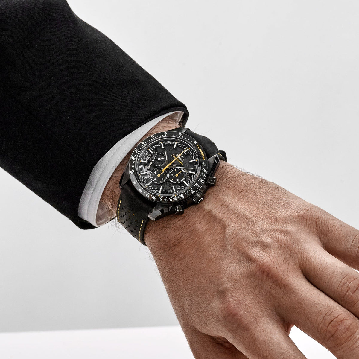 Omega Speedmaster 311.92.44.30.01.001 Dark Side of the Moon Apollo 8 Edition Black Ceramic Black Dial (2021) 44.25 MM