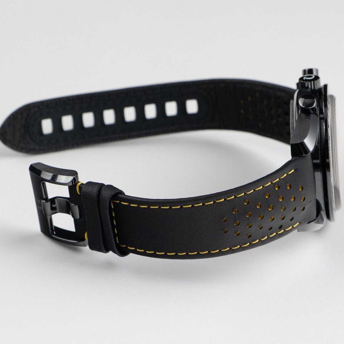Omega Speedmaster 311.92.44.30.01.001 Dark Side of the Moon Apollo 8 Edition Black Ceramic Black Dial (2021) 44.25 MM